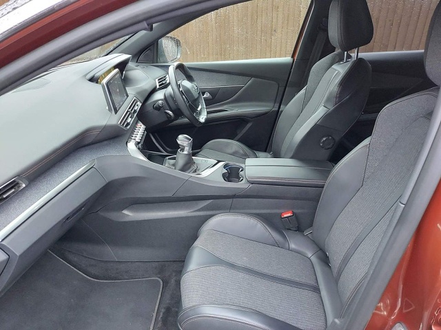 Peugeot-3008-HK67VXX-11