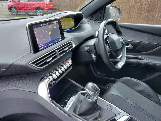 Peugeot-3008-HK67VXX-16