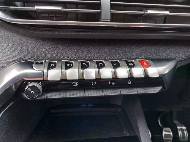 Peugeot-3008-HK67VXX-24