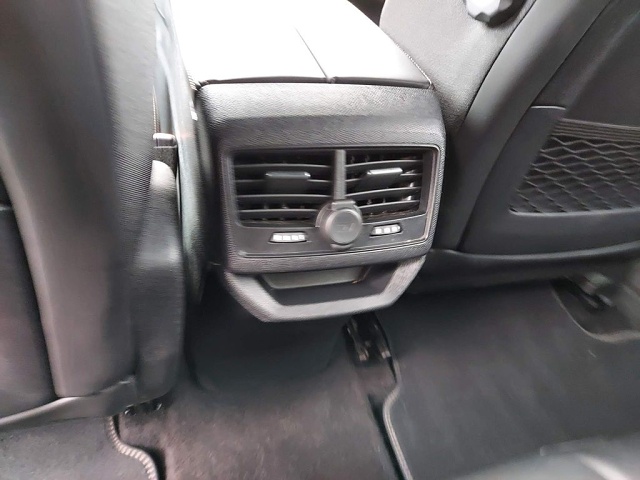 Peugeot-3008-HK67VXX-31