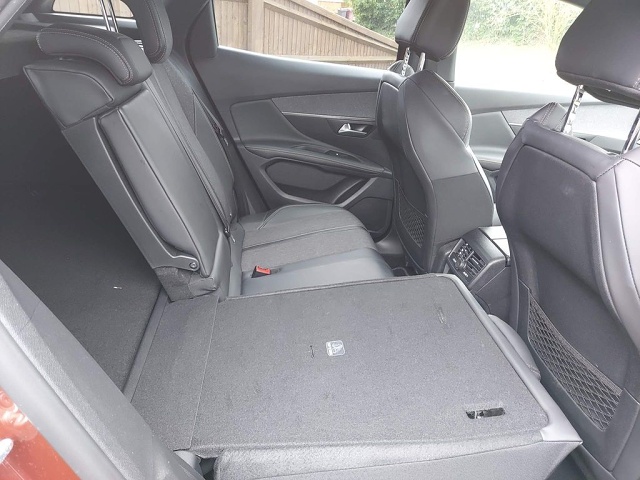 Peugeot-3008-HK67VXX-33