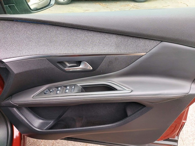 Peugeot-3008-HK67VXX-35